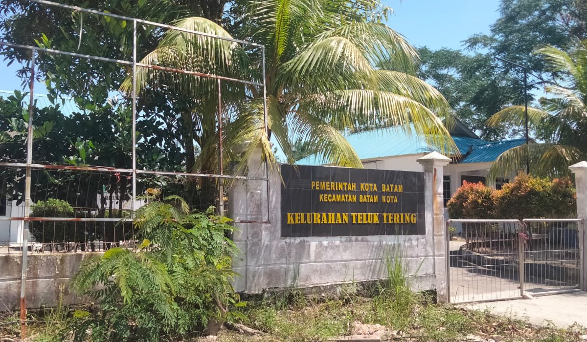 Diduga Kantor Kelurahan Teluk Tering Tidak Pasang Bendera Merah Putih