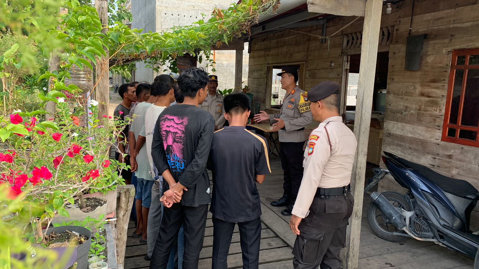 Kapolsek AKP Buala Harefa Pimpin Jum'at Curhat di Pelabuhan Tuamak Kecamatan Kundur