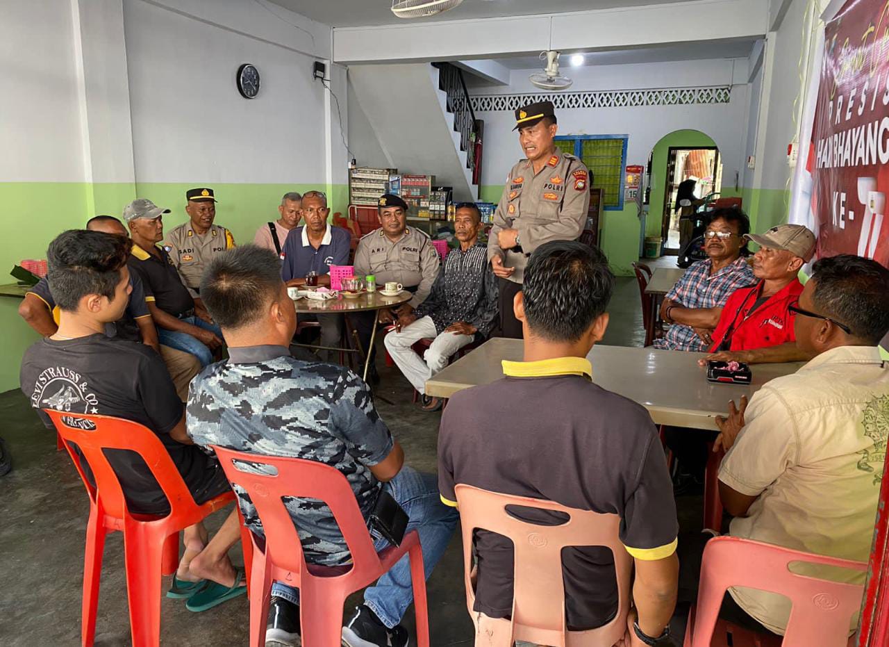 Polsek Kundur Polres Karimun Gelar Jum'at Curhat Presisi Hari Bhayangkara ke 77 di Kedai Kopi Amat