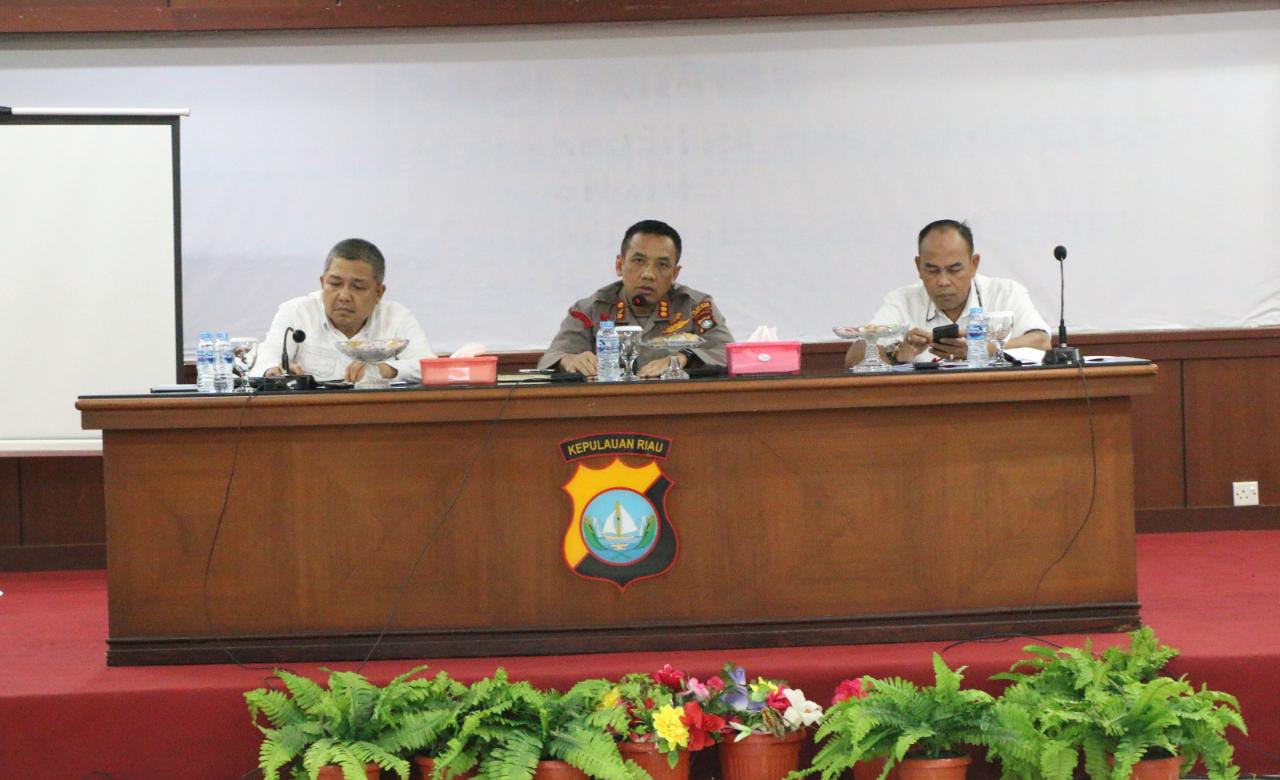 Kesepakatan Telah Dibuat, Kapolresta Barelang Fasilitasi Mediasi Perselisihan Taxi Online dan Taxi Konvensional Bandara Hang Nadim Batam