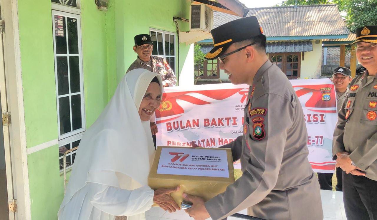 Polres Bintan Salurkan Paket Sembako Dalam Rangka Hari Bhayangkara Ke-77 Tahun 2023