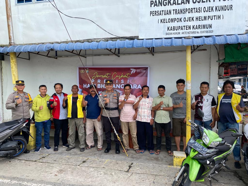 Polsek Kundur Gelar Juma'at Curhat Presisi Hari Bhayangkara ke 77 di Pangkalan Ojek PTOK