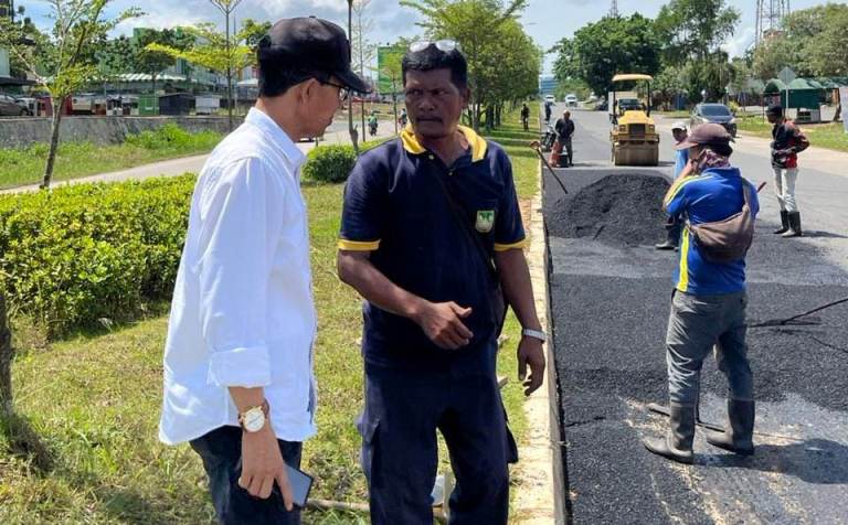 Amsakar Achmad: Komitmen Pemko dalam Meningkatkan Infrastruktur Jalan dan Kenyamanan Pengguna