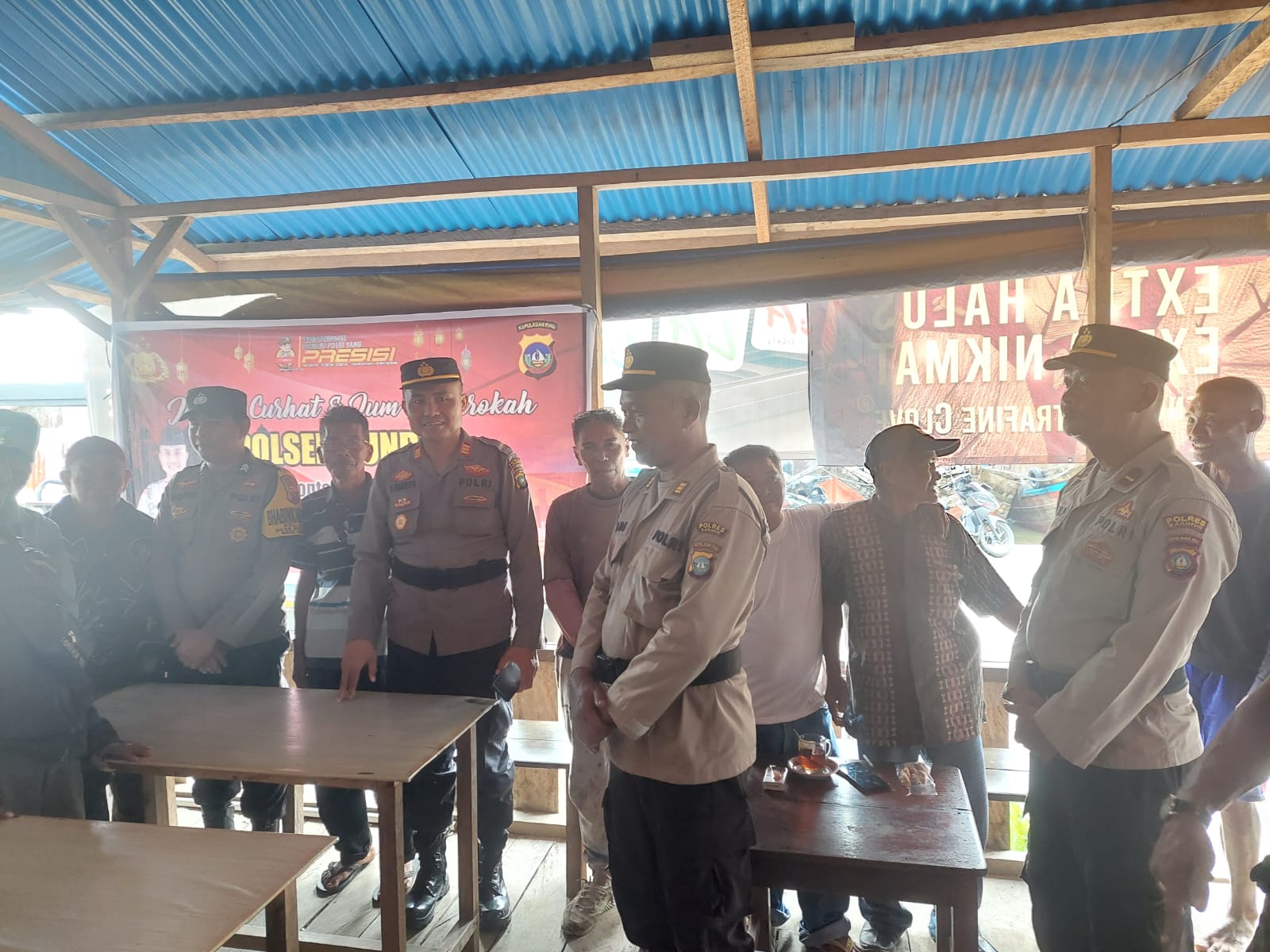 Polsek Kundur Gelar Jum'at Curhat di Kedai Kopi Ibu SRI Pelabuhan Sungai Buluh