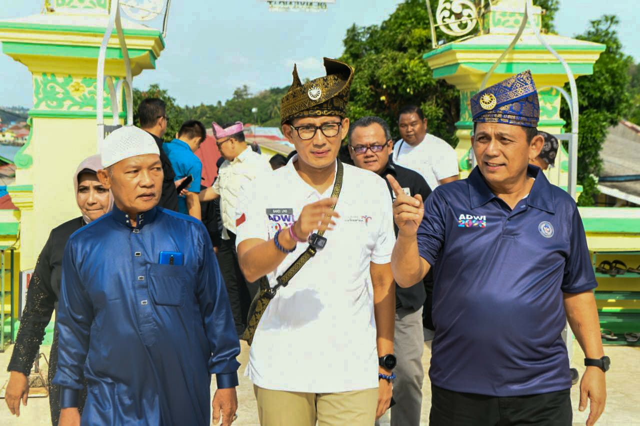 Sandiaga Uno Didampingi Gubernur Ansar Resmikan Pulau Penyengat Sebagai Desa Wisata Terbaik Indonesia