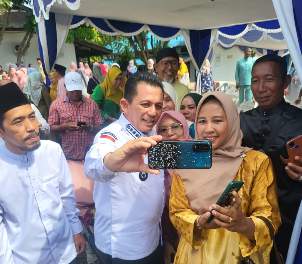Warga Belakang Padang Sambut Gembira Atas Bantuan Insentif Gubernur Kepri