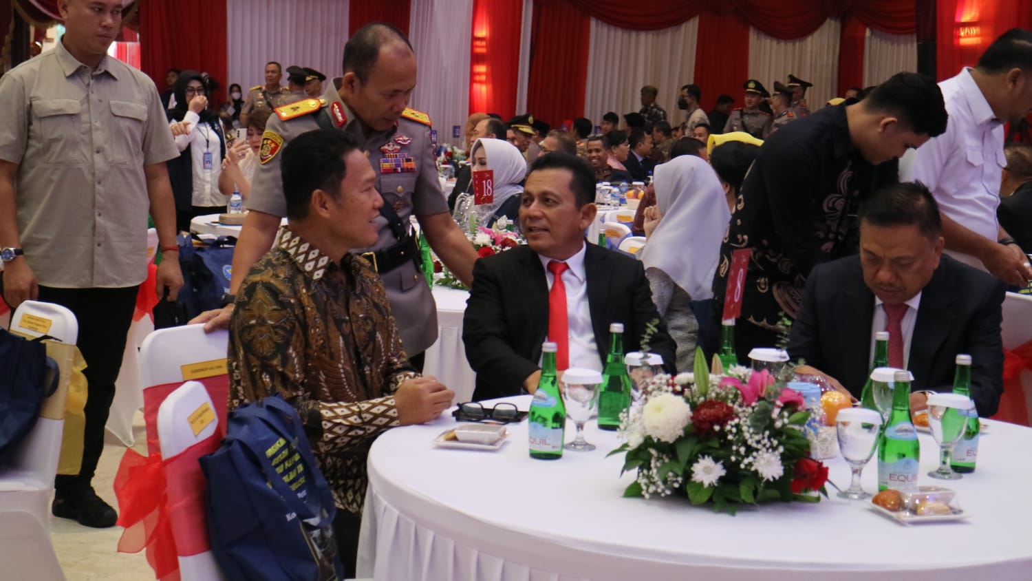 Gubernur Ansar Hadiri Pengukuhan Komjen Petrus Golose Sebagai Guru Besar STIK