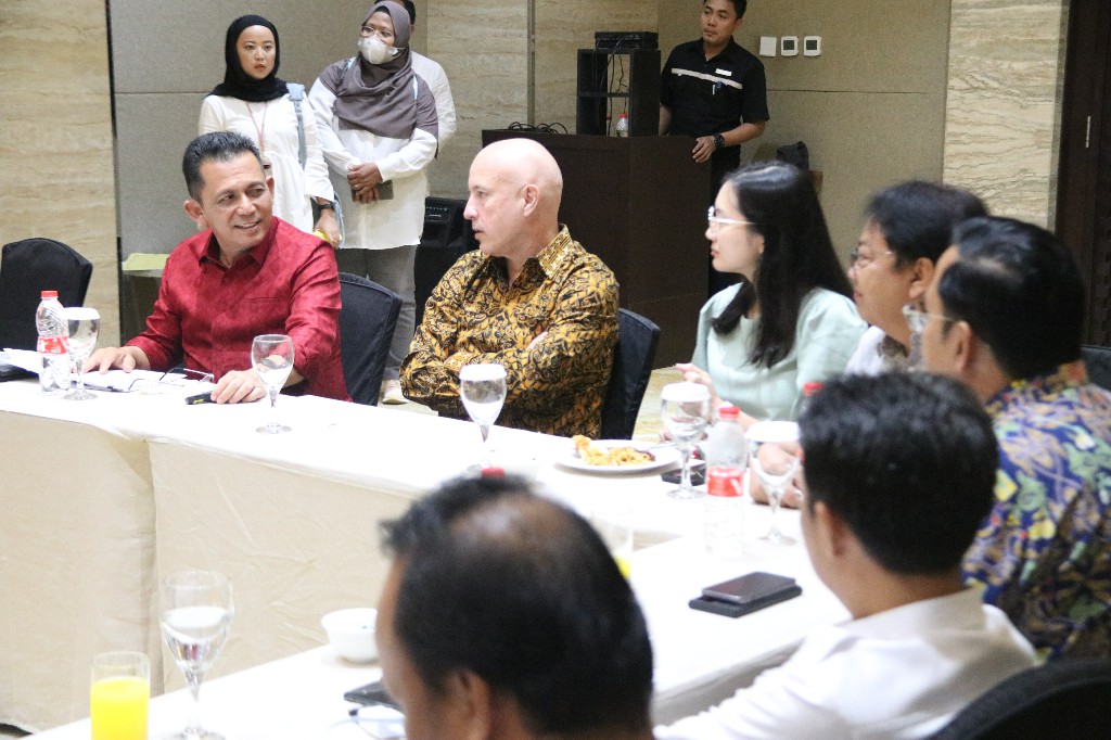 Gubernur Ansar Pimpin Rapat Bersama Tim AIIB Terkait Pembangunan Jembatan Batam - Bintan