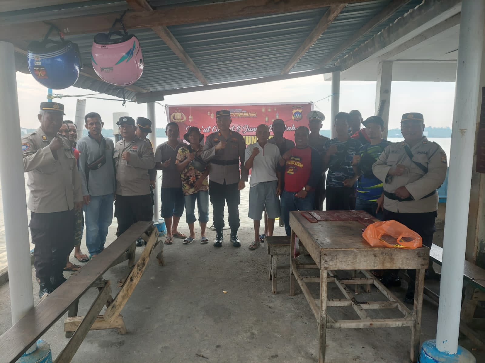 Polsek Kundur Polres Karimun Gelar Juma'at Curhat Presisi di Pelabuhan Boat Pancung Sungai Buluh