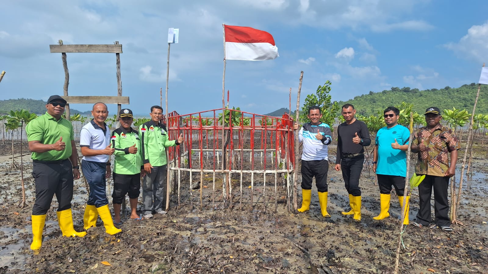 Tanam Mangrove di Setokok, Ansar: Jangan Hanya Jadi Penikmat Alam, Tapi Jadilah Pecinta Alam