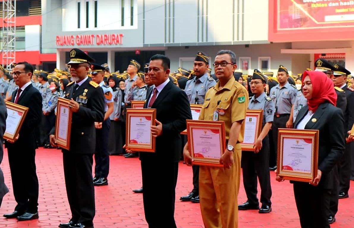 Gubernur Kepri Ansar Ahmad Terima Penghargaan dari Kemenkumham RI pada HDKD ke 78