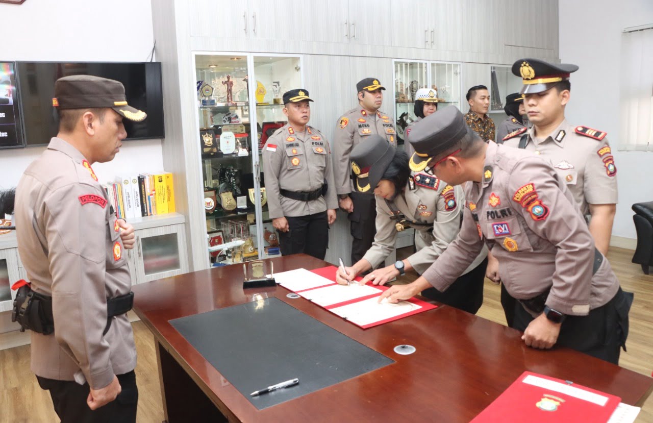 Kapolresta Barelang Pimpin Upacara Sertijab Kapolsek Batu Aji dan Pelantikan Kapolsek Nongsa