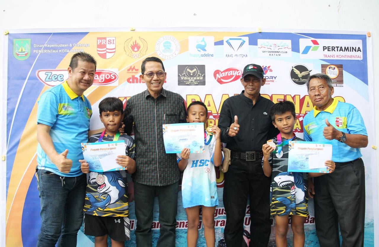 Pesan Penting Amsakar Saat Hadir Dalam Penyerahan Medali Kejuaraan Kota Renang se-Kota Batam 2023