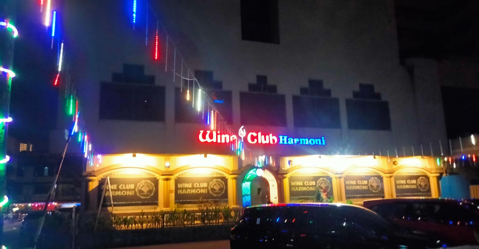 Diduga Oknum Pekerja Wine Club Harmoni Halangi Jurnalis Saat Bertugas