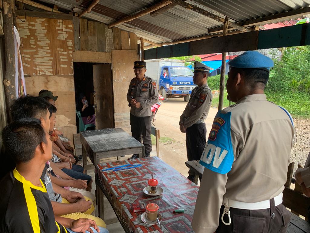 Kapolsek Kundur Pimpin Kegiatan Jum'at Curhat Presisi di Pangkalan Ojek Pelabuhan Aseng