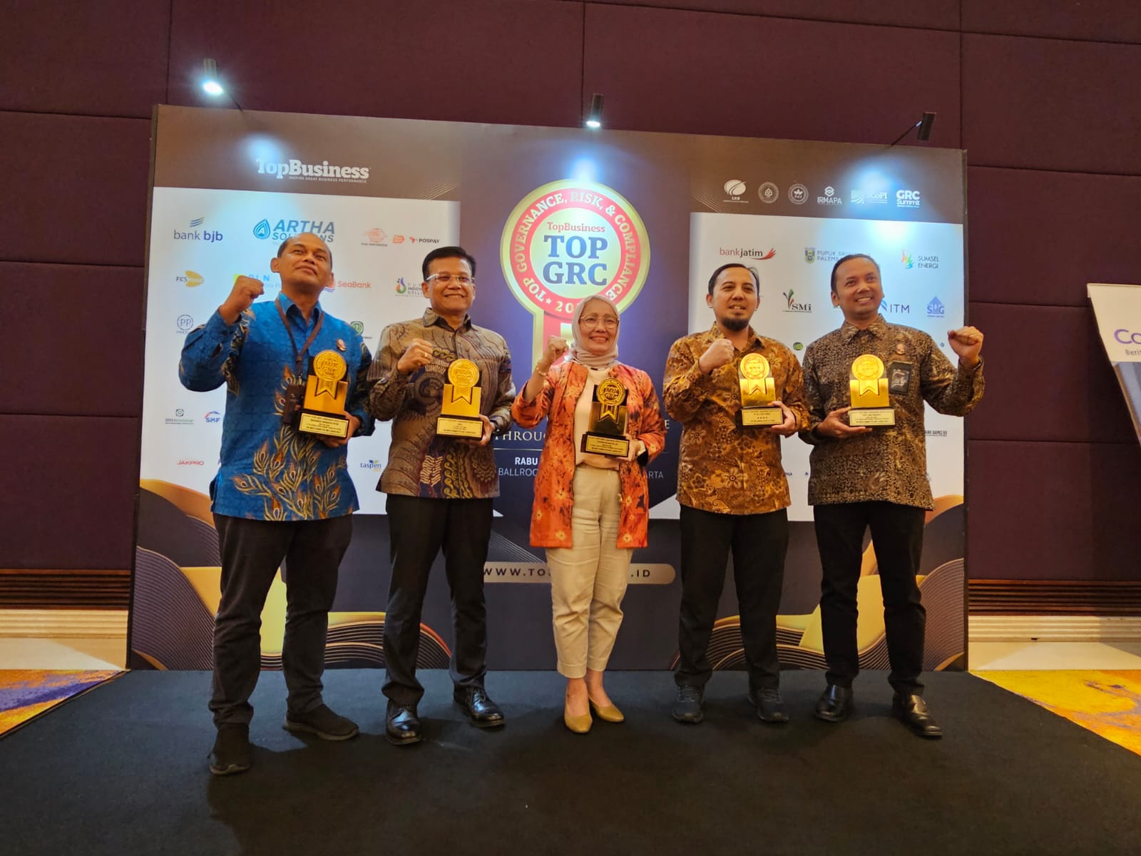 Berdedikasi pada GRC, PT PLN Batam Raih Dua Penghargaan TOP GRC Awards 2023