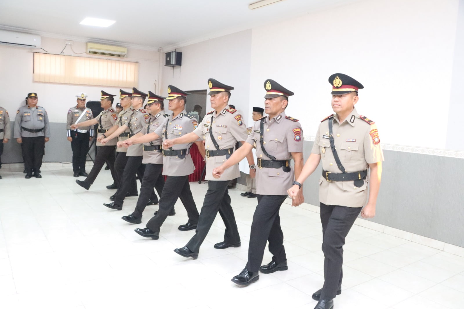 Kapolresta Barelang Pimpin Upacara Sertijab Kabagops, Kabag SDM, Kabaglog, Kapolsek Sekupang dan Kapolsek Belakang Padang