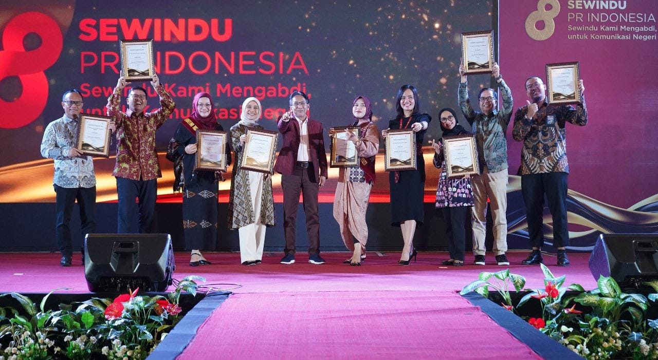 PLN Batam Meraih Penghargaan Instansi Berpengaruh di Bidang Komunikasi dari PR Indonesia