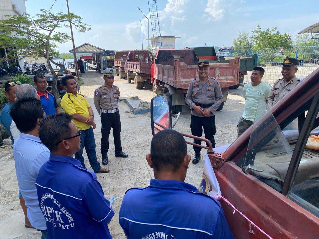 Polsek Kundur Polres Karimun Gelar Jumat Curhat di Pelabuhan Bongkar Muat Tanjung Batu