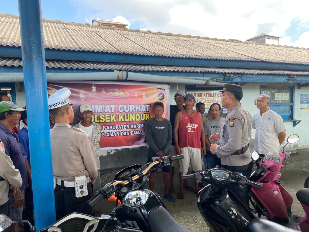 Kapolsek Kundur Pimpin Jum'at Curhat di Loket Penjualan Tiket Pelabuhan Domestik Tanjung Batu