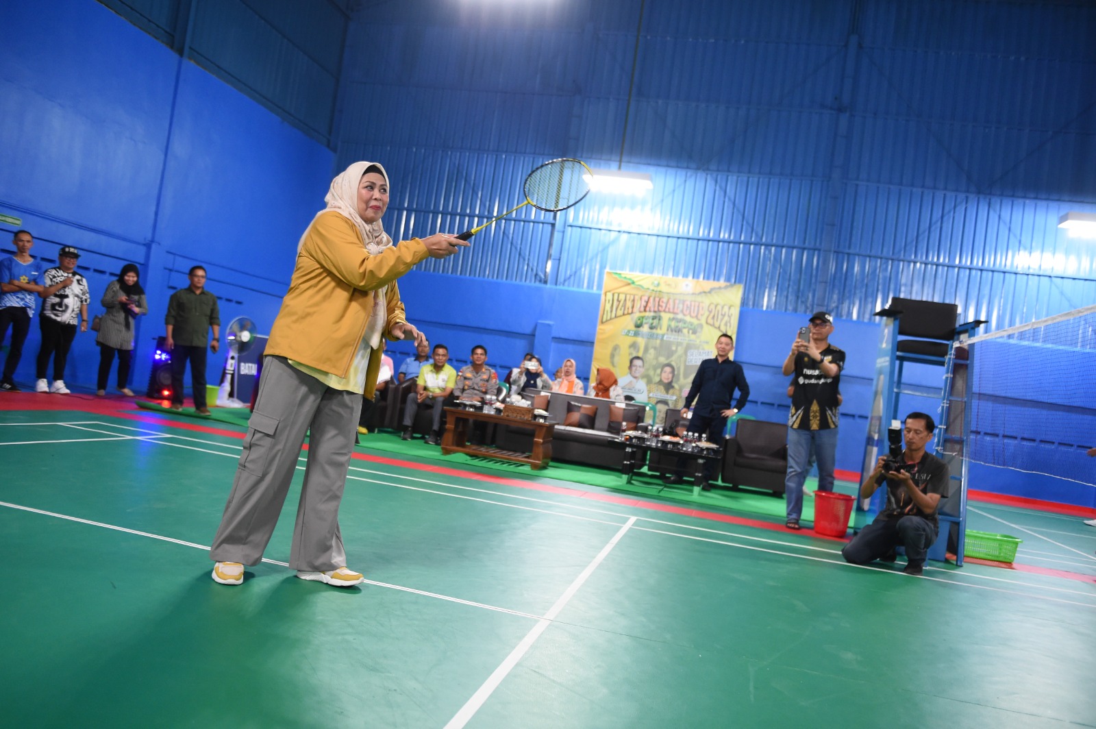 Dewi Ansar Resmikan GOR Badminton Hadi Wan Arena Sekaligus Buka Turnamen Bulutangkis Rizky Faisal Cup 2023