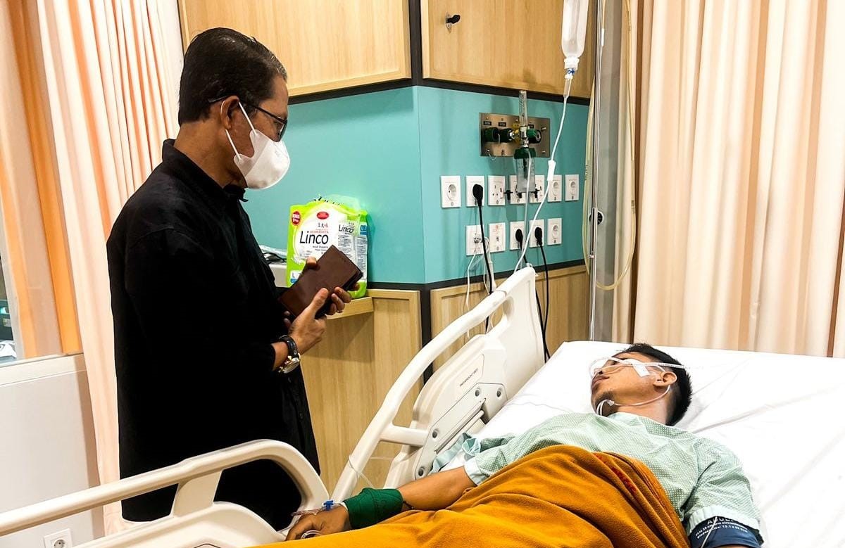 Wawako Batam, Amsakar Achmad Menjenguk Lurah Bengkong Sadai
