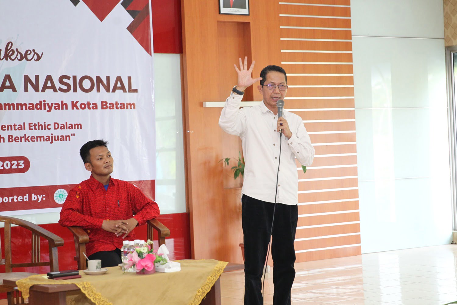 Amsakar Achmad Sampaikan Tiga Hal Penting Saat Jadi Pemateri di IMM Kota Batam