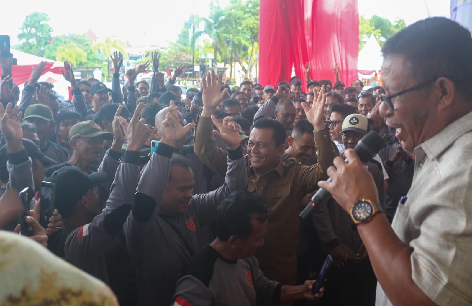 Menyongsong Pemilu 2024 Gubernur Ansar Ahmad Hadiri Apel Siaga Satlinmas