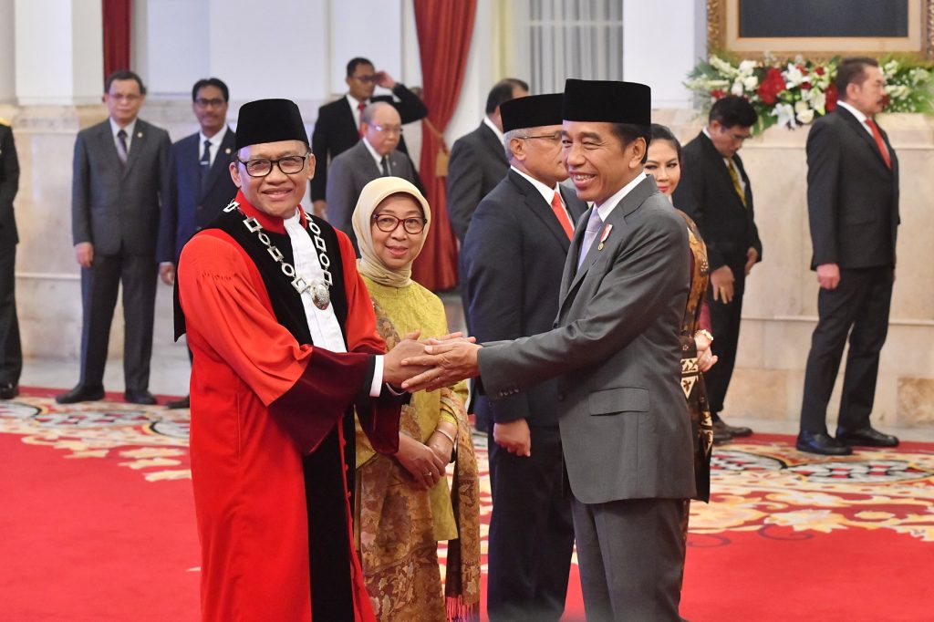 Presiden Jokowi Melantik Ridwan Mansyur sebagai Hakim Mahkamah Konstitusi