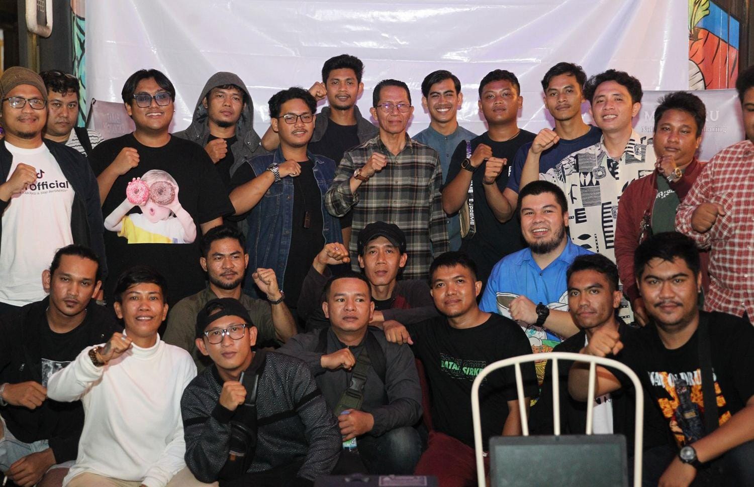 Sejumlah Mahasiswa Kota Batam Gelar Nobar Bersama Amsakar Achmad