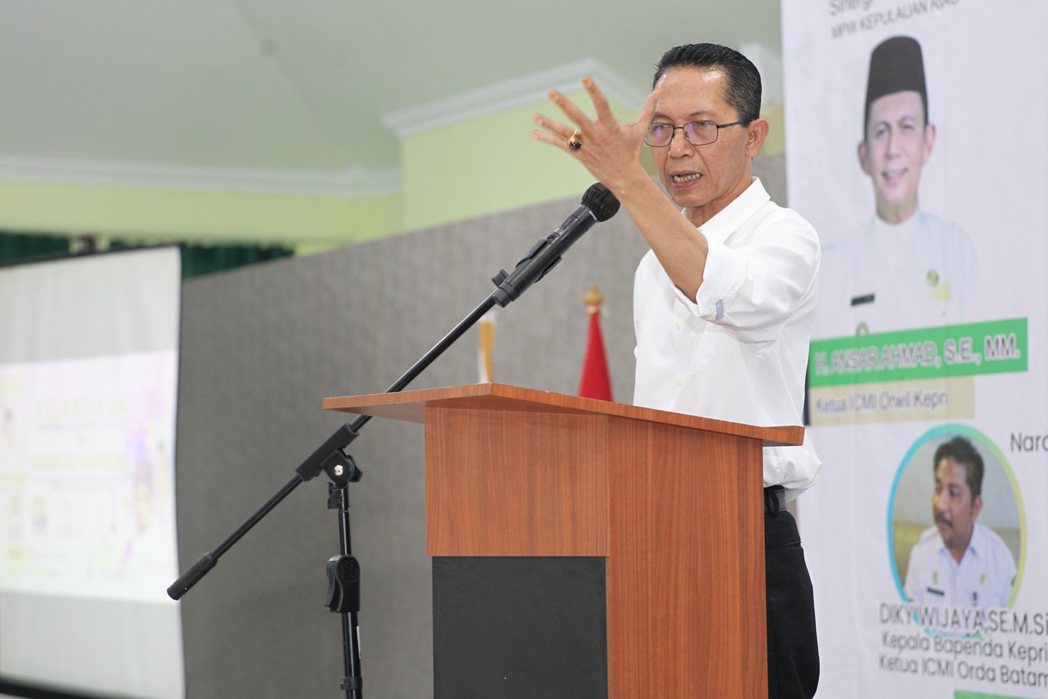 Amsakar Achmad Mengajak Intelektual Muda Berkontribusi Bagi Negeri