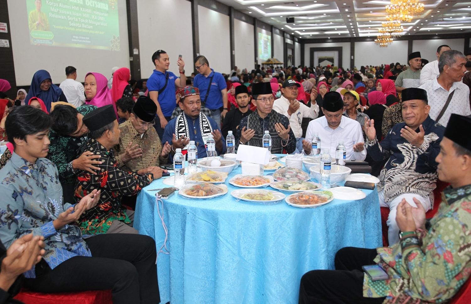 Tanpa APBD, Ribuan Warga Batam Penuhi Buka Puasa Bersama Amsakar Achmad