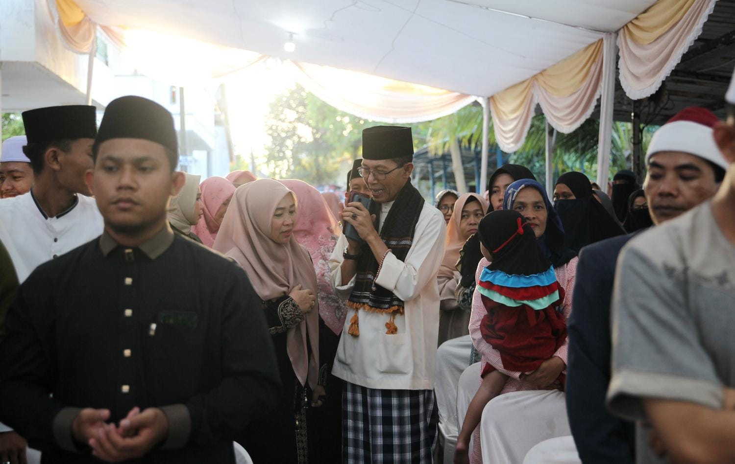 Ustadzah Rofiah Arizki Novi Undang Amsakar Achmad pada Kegiatan Khaul Akhbar