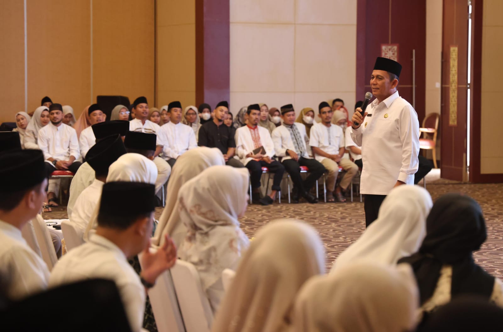 Gubernur Ansar Silaturahmi Bersama Pegawai dan Petugas Kebersihan serta Taman Biro Umum Kepri
