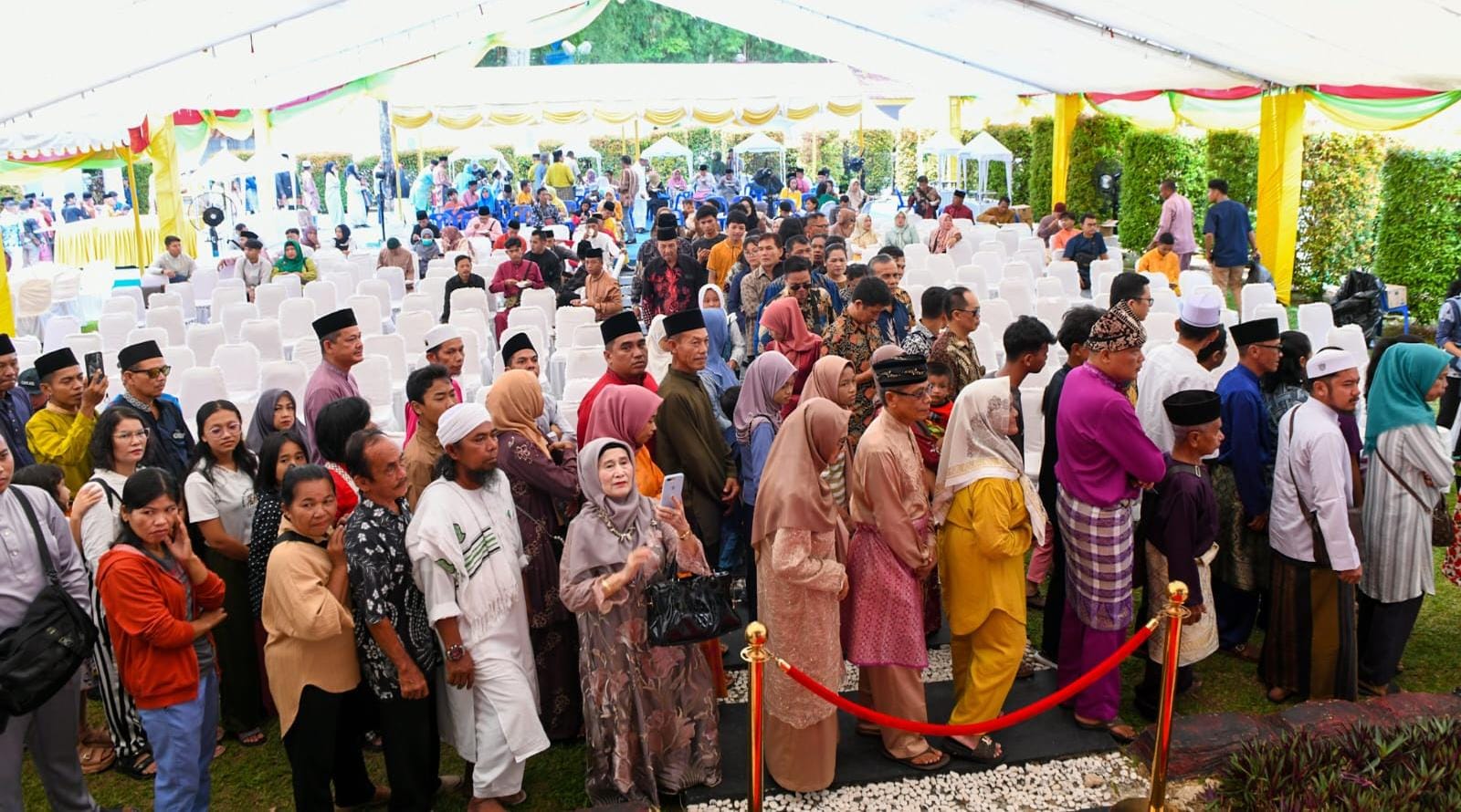 Masyarakat Kepri Hadiri Open Hause Gubernur Ansar di Hari ke-2 Lebaran