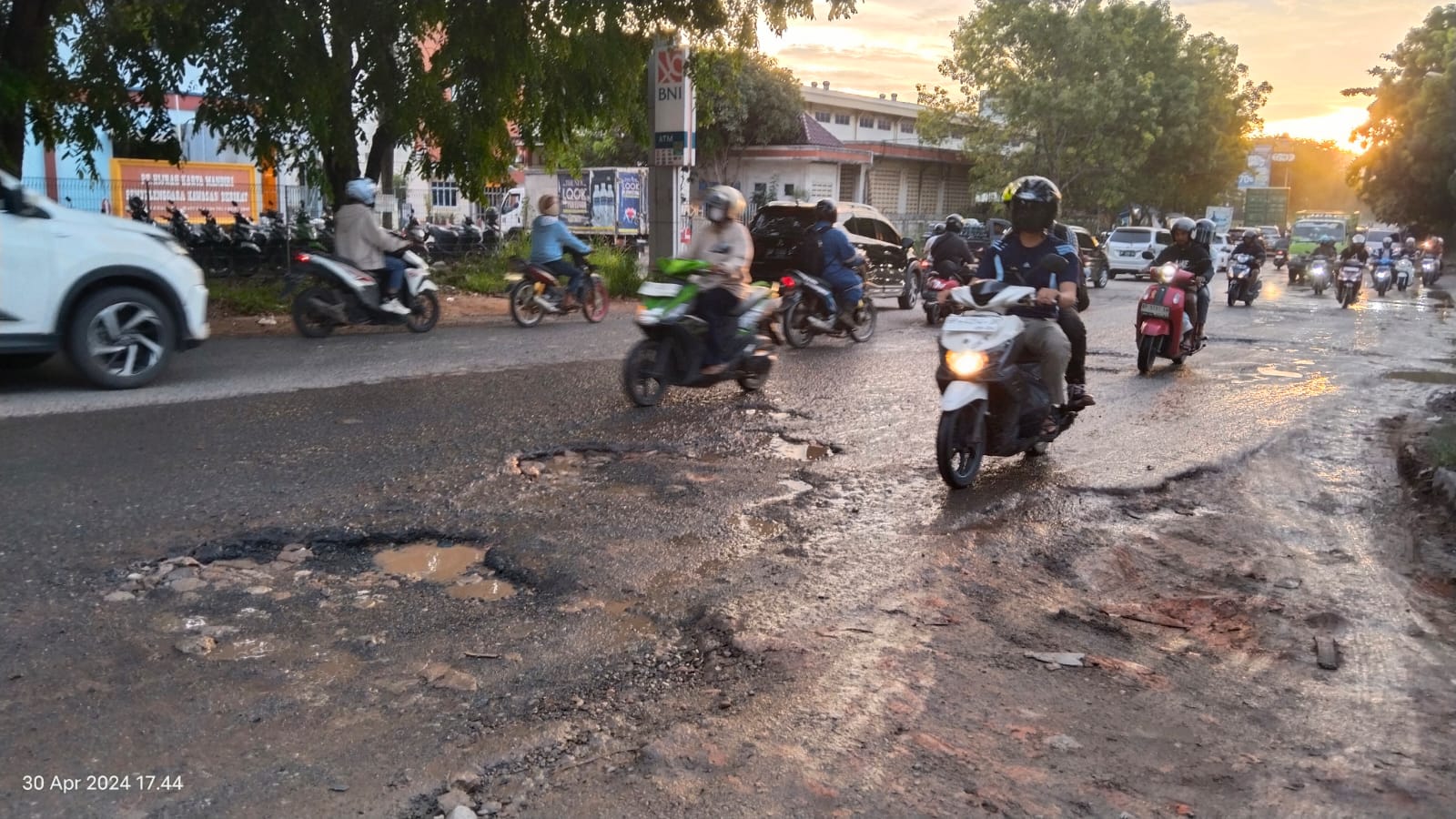 Jalan Laksamana Bintan Kota Batam Rusak Parah dan Diduga Banyak Makan Korban Kecelakaan