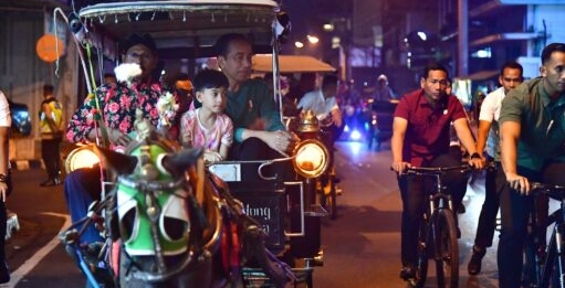 Momen Presiden Jokowi Bersama Dua Cucunya Naik Andong di Malioboro