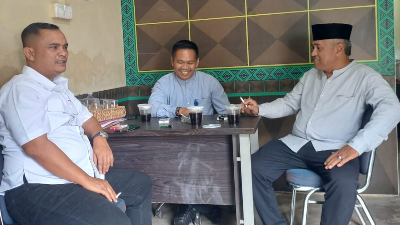 Tim Amsakar Achmad Jumpai ASN Lurah Syamsudin Terkait Pemasangan Spanduk Dipaksa Copot