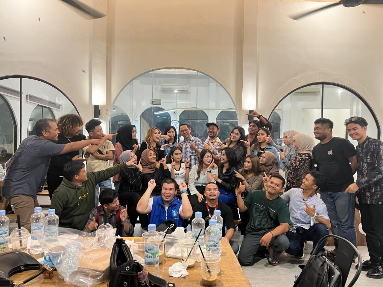 Amsakar Achmad Serap Harapan Generasi Muda Batam Saat Ngobrol Santuy dengan Influencer
