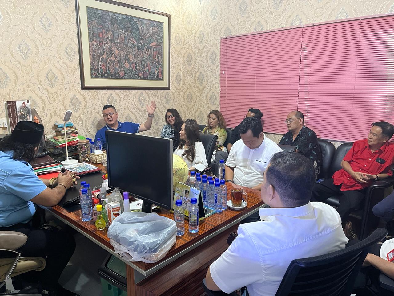 Calon Wakil Walikota Batam 2024, Li Claudia Chandra Berkunjung di kantor Sekretariat DPD PRAWIRO IGMP Kepri