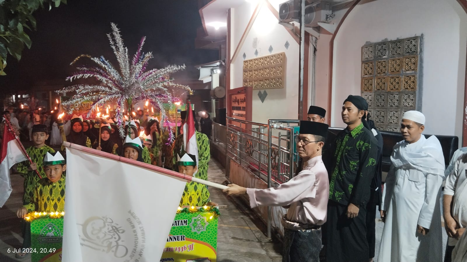 Pawai Obor 1 Muharram 1446 H, Amsakar Achmad Ajak Warg Jaga Kekompakan Untuk Kota Batam Madani