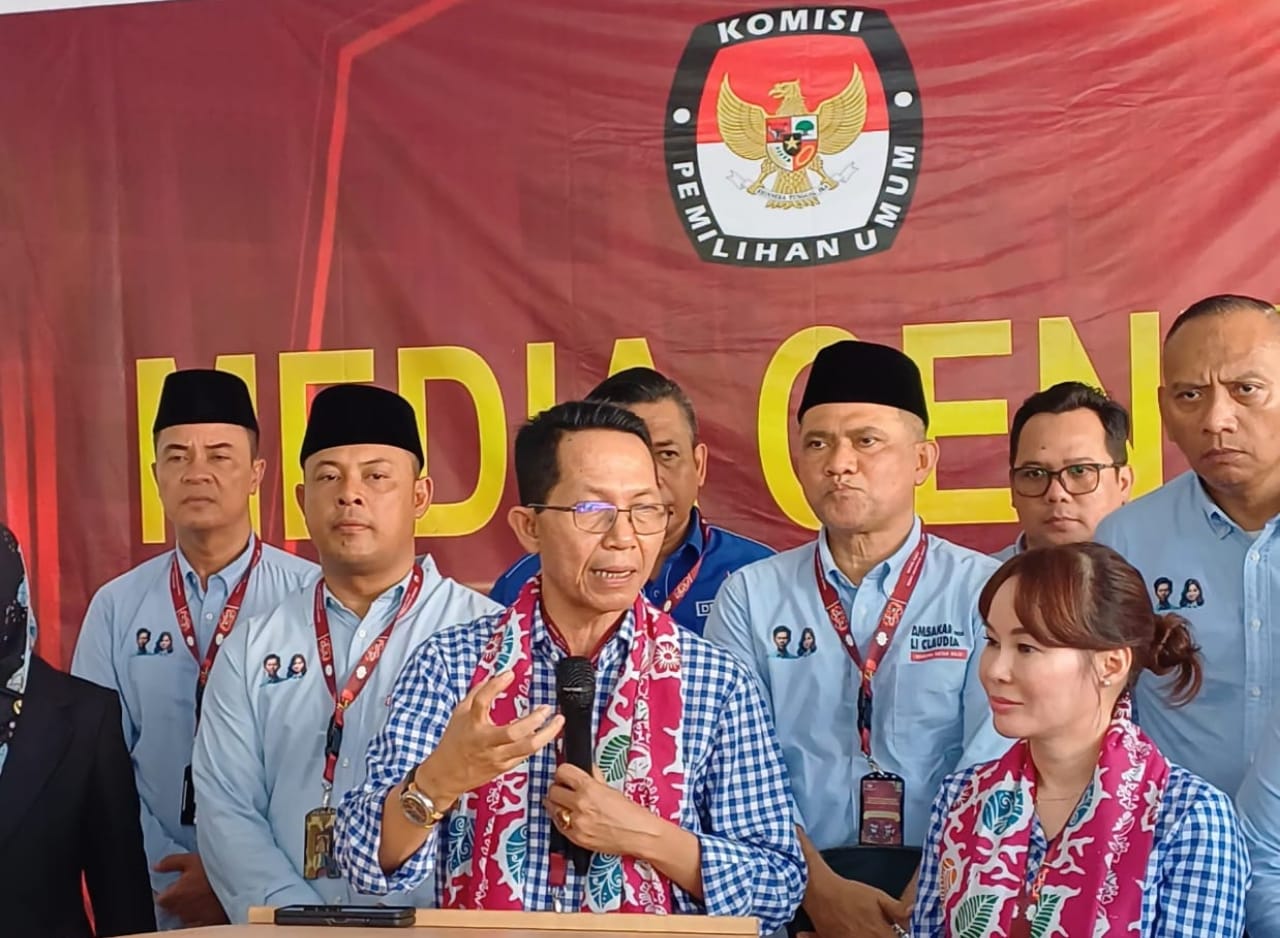 Amsakar-Li Claudia Resmi Mendaftarkan Diri di KPU Kota Batam untuk Pilkada Serentak 2024
