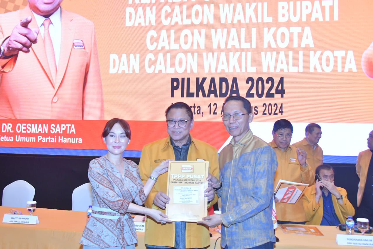 Partai Hanura Serahkan Formulir SK B KWK Kepada Amsakar-Li Claudia, Demikian Juga ke Paslon Kota/Kabupaten di Kepri