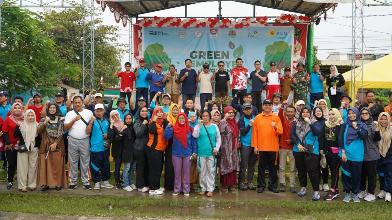 PLN Batam Gelar Aksi Bersih Sungai Bersama Warga Masyarakat di Program GEI
