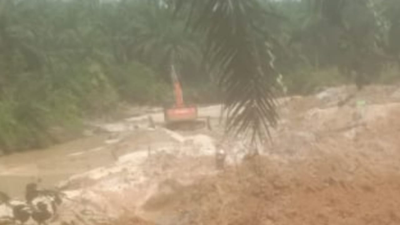 Aktivitas PETI di Jembatan Gantung Diduga Ilegal, Pengelola Inisial G Terkesan Kebal Hukum
