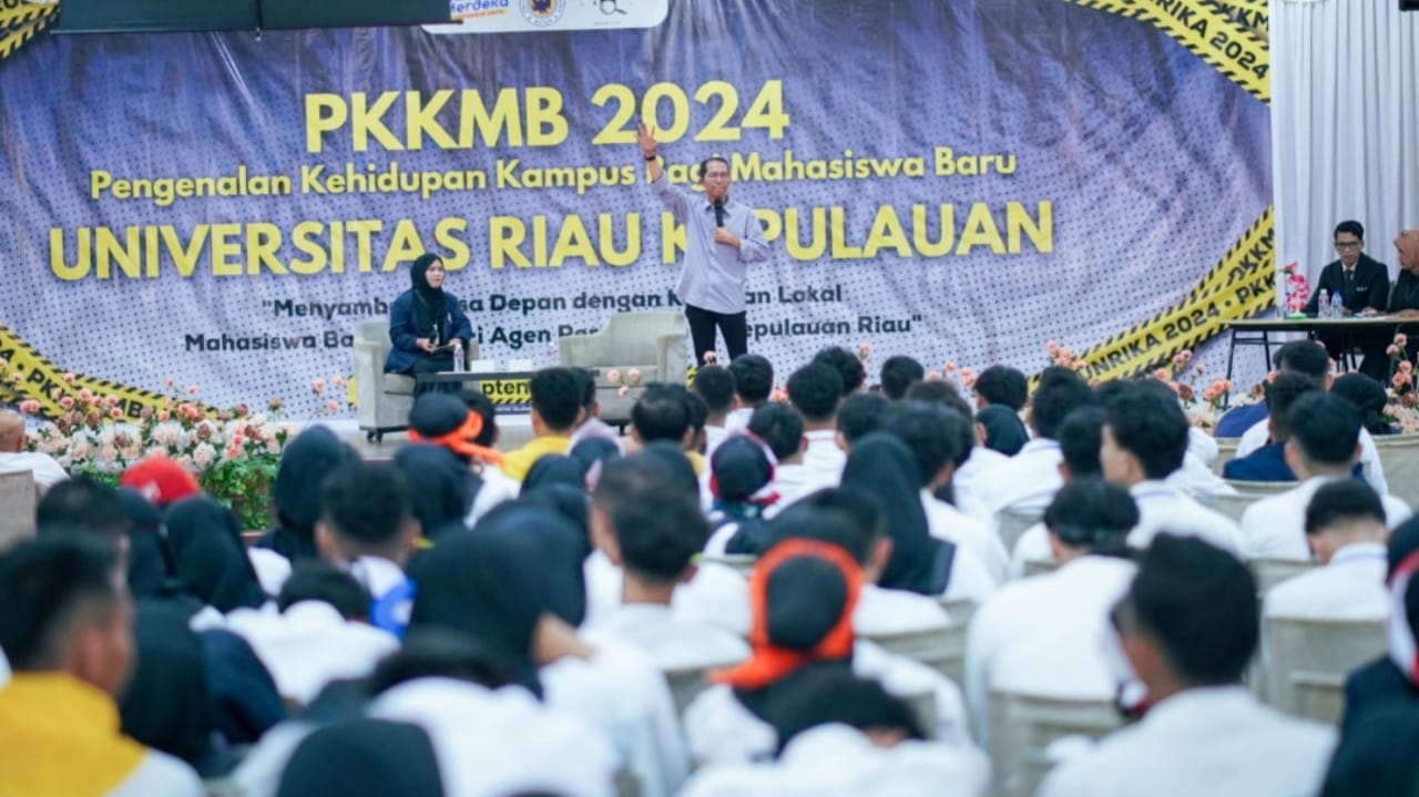 Calon Walikota Batam, Amsakar Achmad Sampaikan Pesan Inspiratif di Hadapan Ribuan Mahasiswa UNRIKA