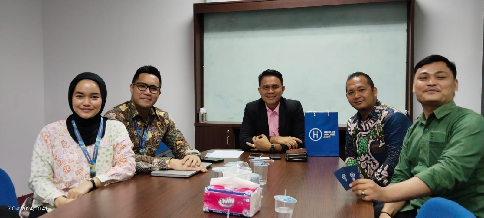 Adv. Fery Hulu Terima Audensi dari Hukumonline