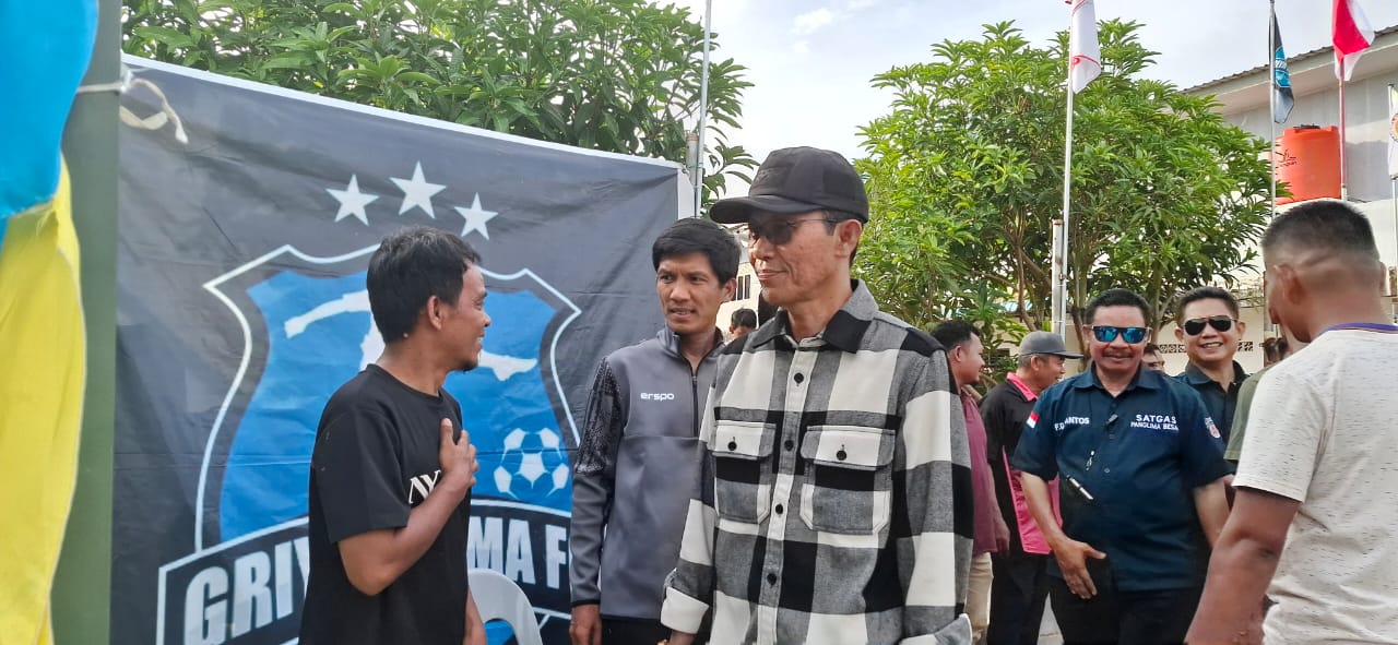 Buka Turnamen Sepak Bola Bapak-Bapak, Amsakar: Olahraga Sekaligus Teguhkan Kebersamaan
