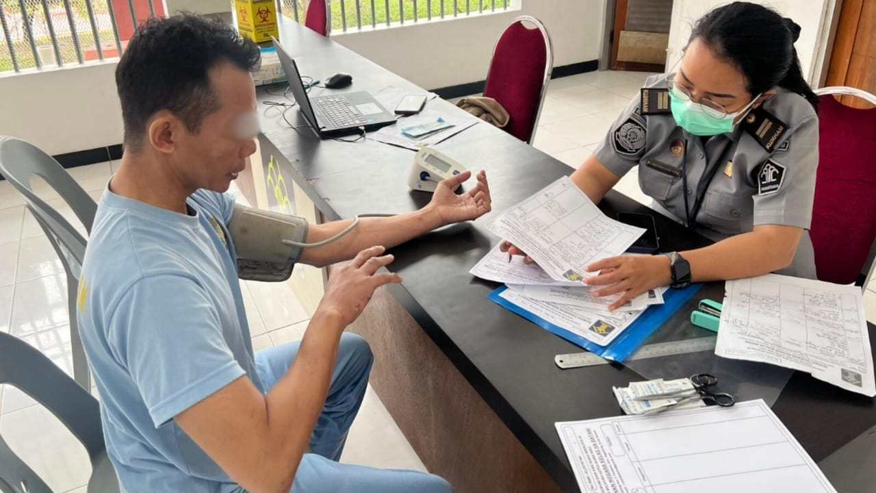 Klinik Pratama Rutan Kelas IIA Batam Adakan Cek Kesehatan dan Pengobatan Rutin Bagi Warga Binaan