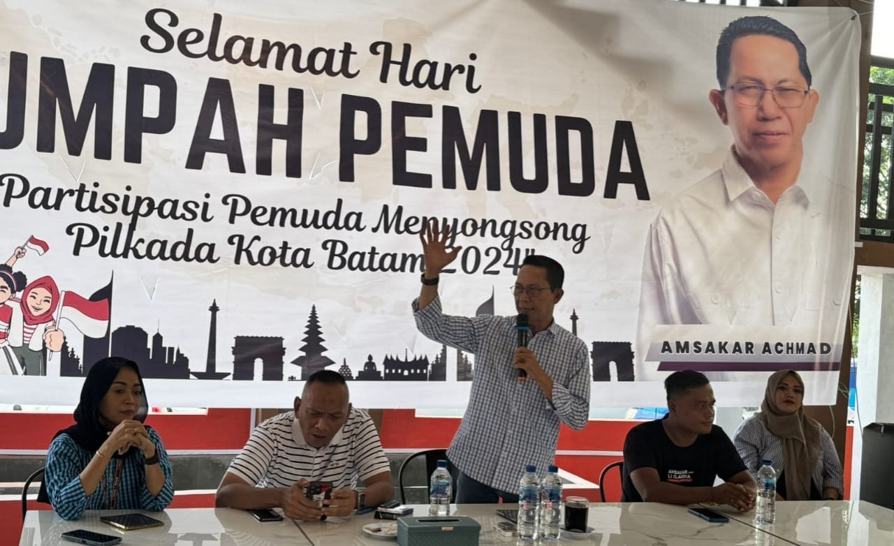 Para Pemuda Sei Beduk Tampak Antusias saat Berdialog dengan Amsakar Didampingi Pietra Paloh
